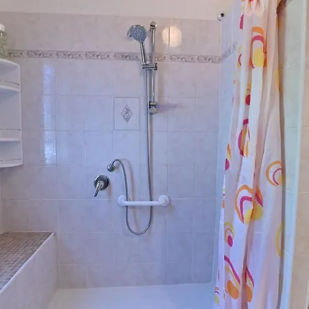 Izzhome Coloniale Pula