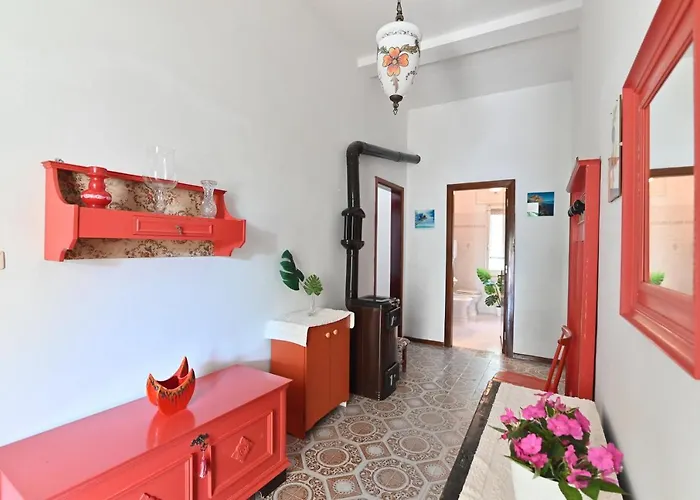 Izzhome Coloniale بيت للعطل بولا