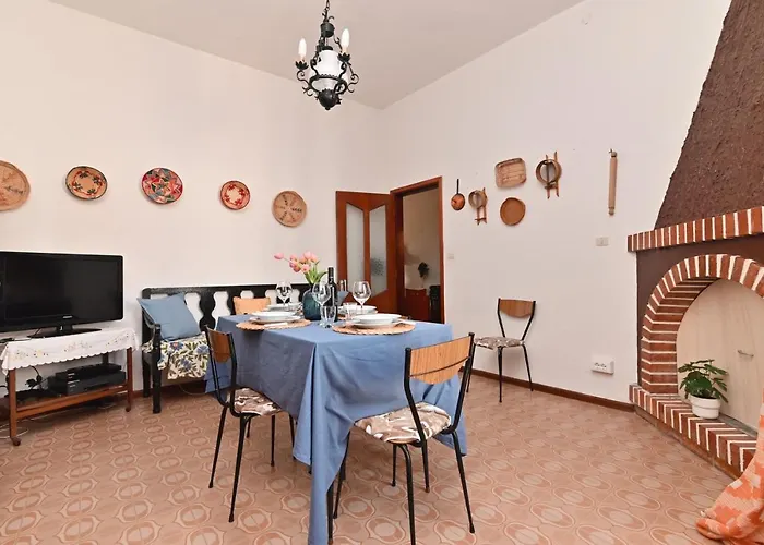 Izzhome Coloniale * Пула