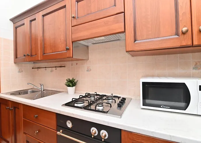 Izzhome Coloniale * Пула